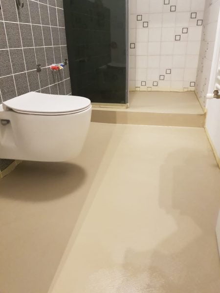 Pardoseli baie gresie sau microciment